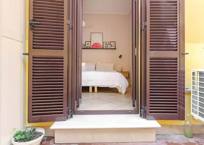 Charming Courtyard House In The Heart Of Milan